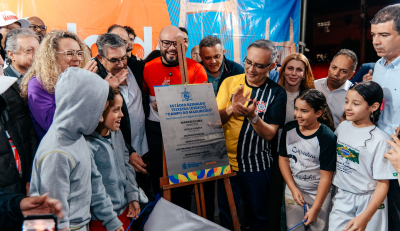 Marcelo Lima entrega campo do Madureira com gramado sint&eacute;tico e ilumina&ccedil;&atilde;o em LED