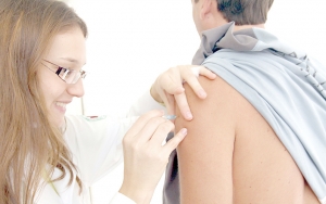 Meninos ser&atilde;o vacinados contra HPV a partir de 2017