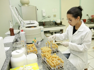 Medicina ABC abre vagas em estudo sobre c&acirc;ncer de pele tipo melanoma